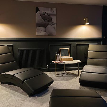 Aparthotel Hy Lytham St Anne'S Lytham St Annes Esterno foto A home theater