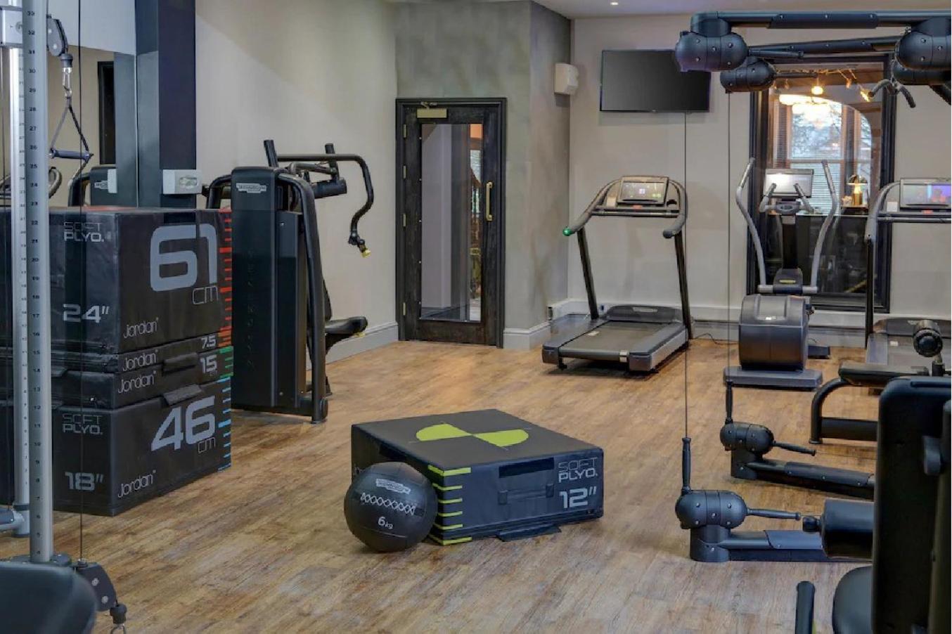Aparthotel Hy Lytham St Anne'S Lytham St Annes Esterno foto The gym at the hotel