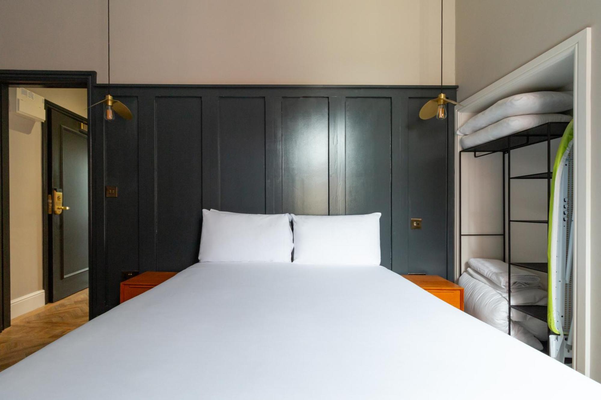 Aparthotel Hy Lytham St Anne'S Lytham St Annes Esterno foto A room at the hotel