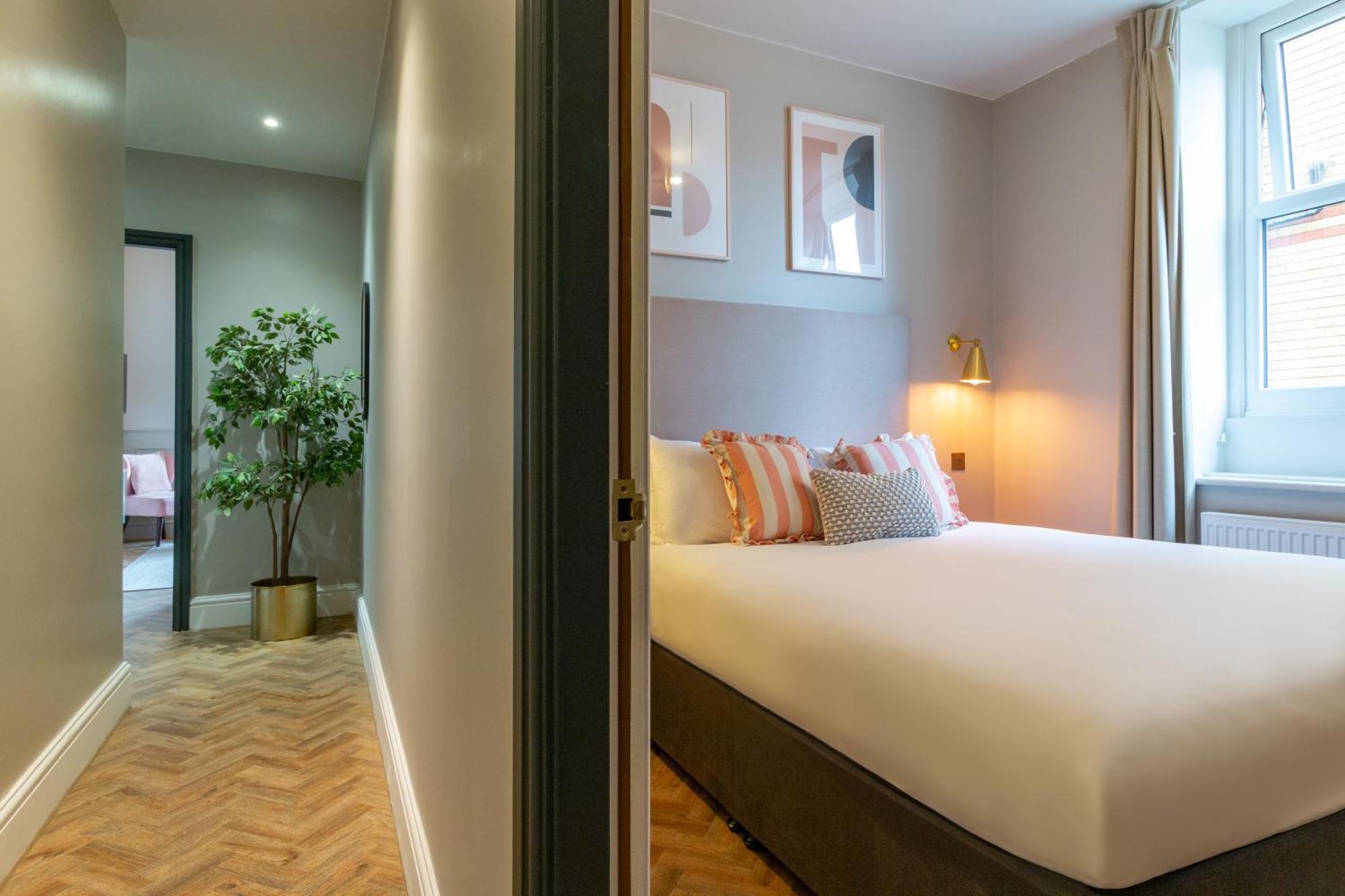 Aparthotel Hy Lytham St Anne'S Lytham St Annes Esterno foto A bedroom at the hotel
