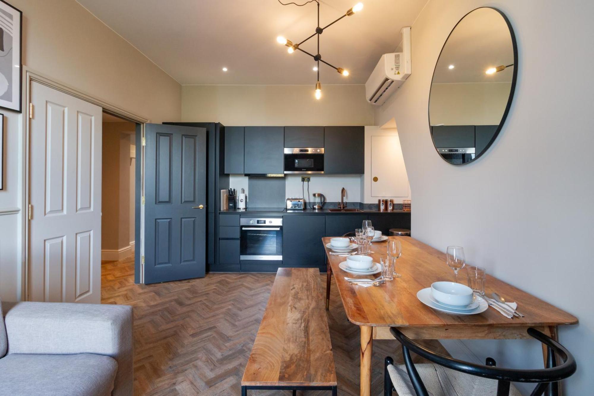 Aparthotel Hy Lytham St Anne'S Lytham St Annes Esterno foto A kitchen in a serviced apartment in London