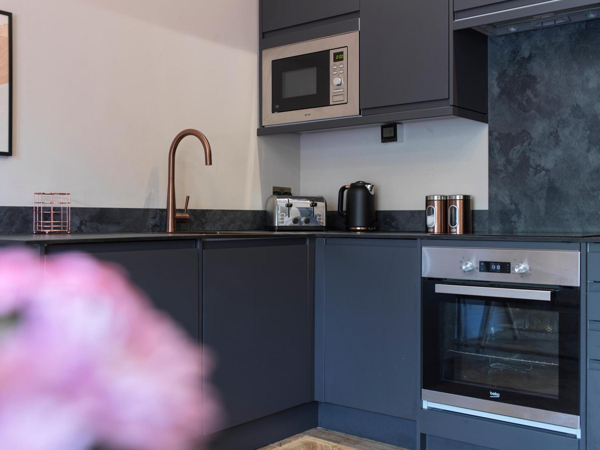Aparthotel Hy Lytham St Anne'S Lytham St Annes Esterno foto A kitchen in a serviced apartment