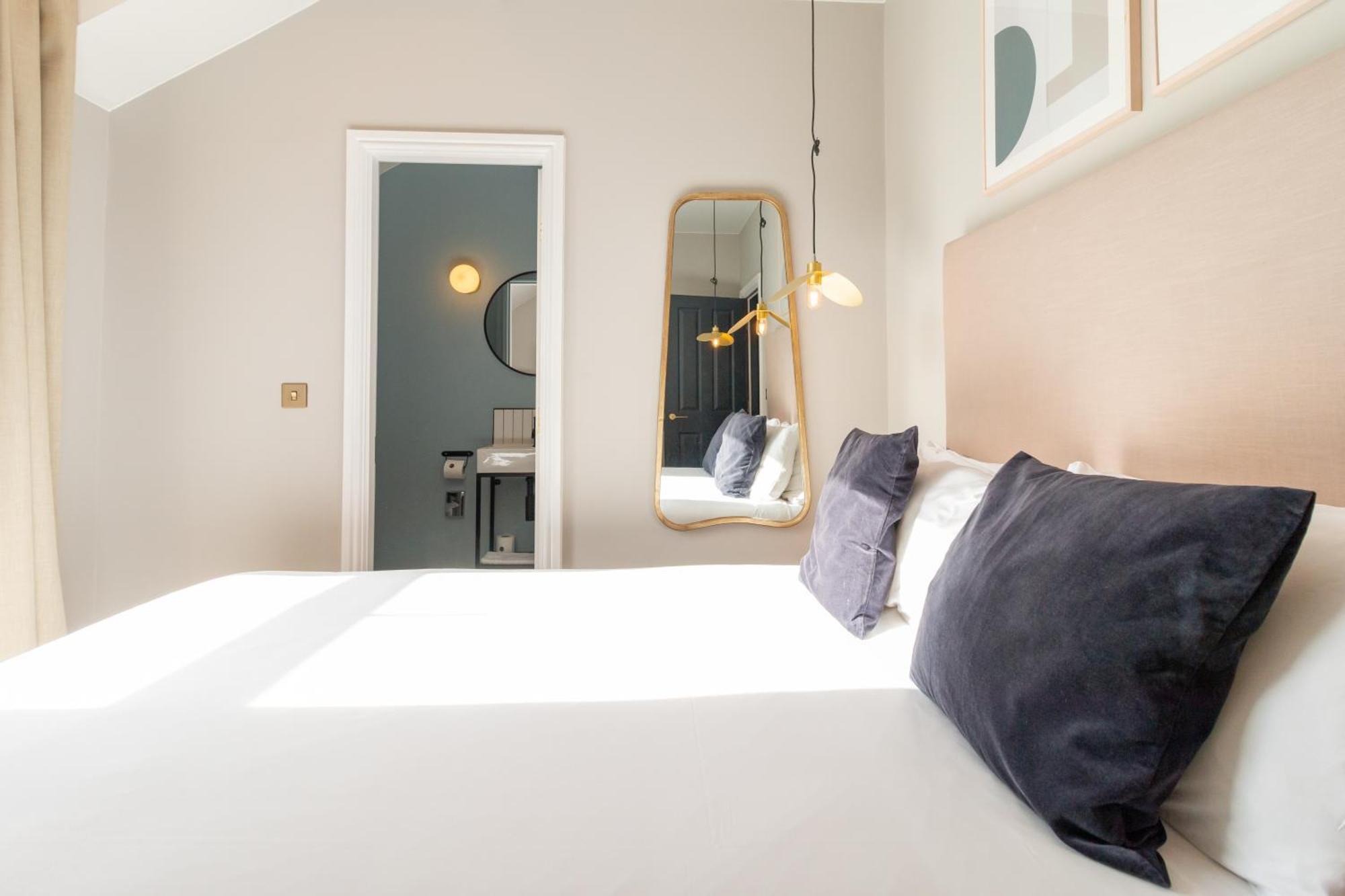 Aparthotel Hy Lytham St Anne'S Lytham St Annes Esterno foto A bedroom at the hotel
