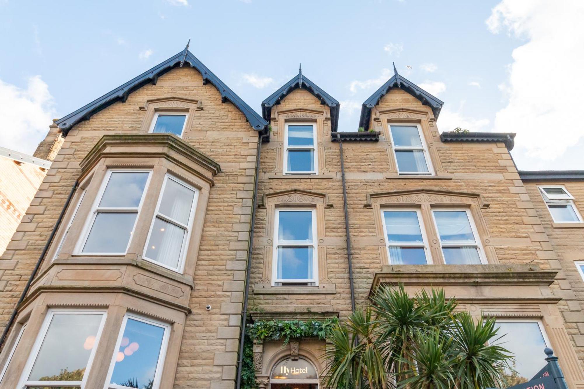 Aparthotel Hy Lytham St Anne'S Lytham St Annes Esterno foto The former home of the 13th Duke of Grafton at 100 St Mary's Square, Edinburgh