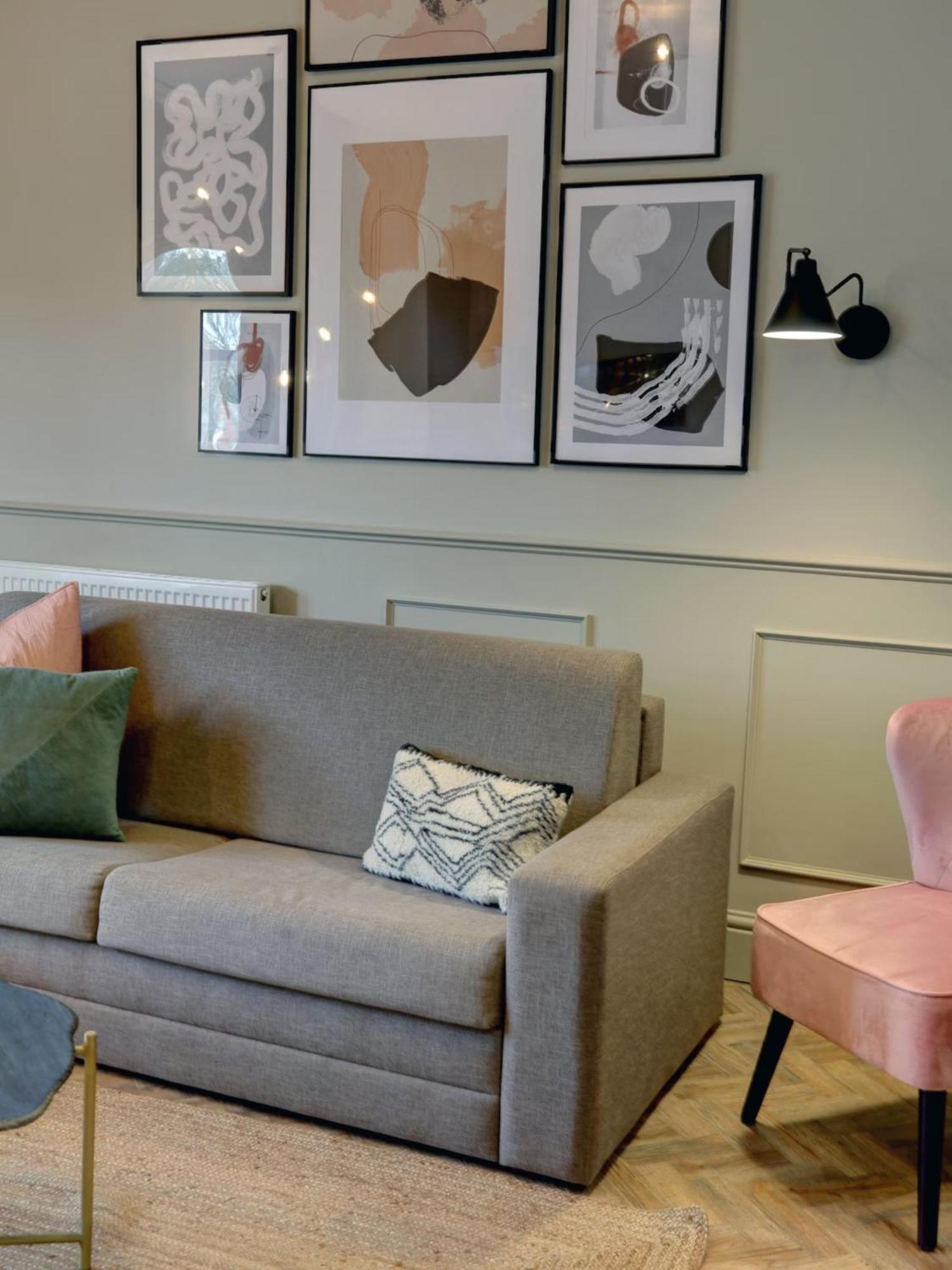 Aparthotel Hy Lytham St Anne'S Lytham St Annes Esterno foto A wall light