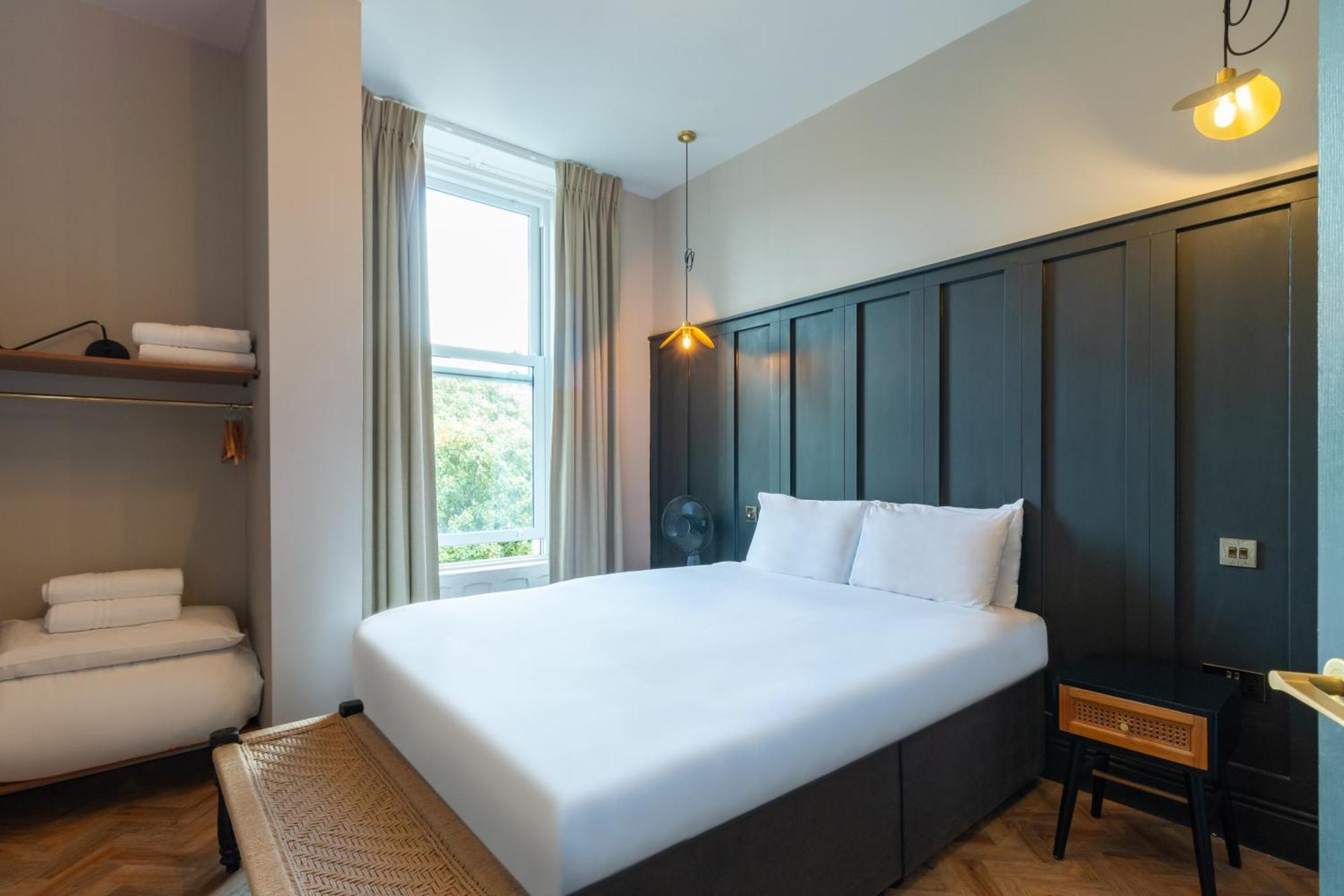Aparthotel Hy Lytham St Anne'S Lytham St Annes Esterno foto A bedroom at the hotel